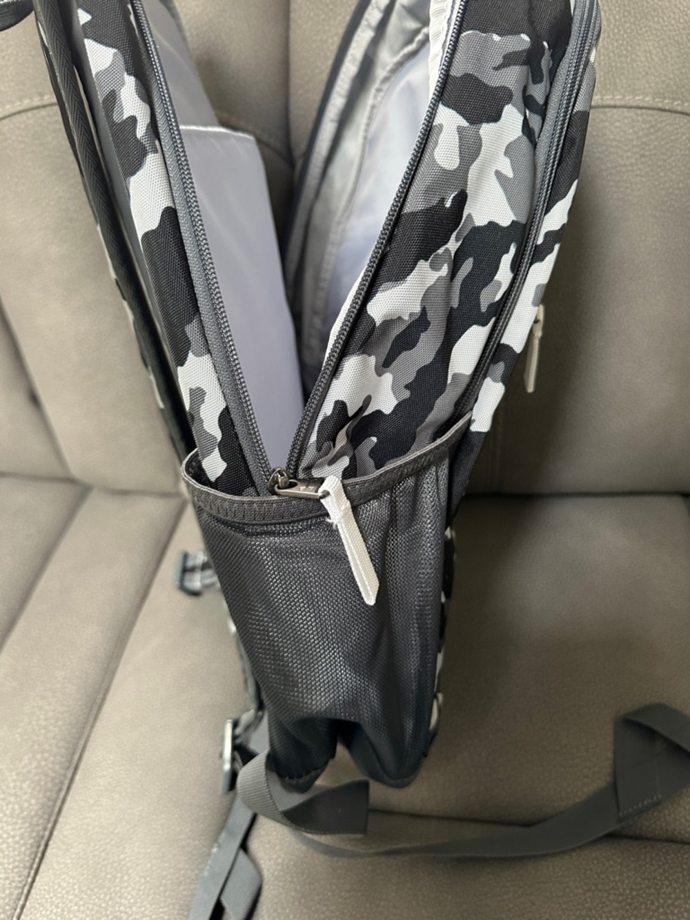 Under Armour Men’s Black & Gray Camo Backpack with White Accents - Picture 6 of 9